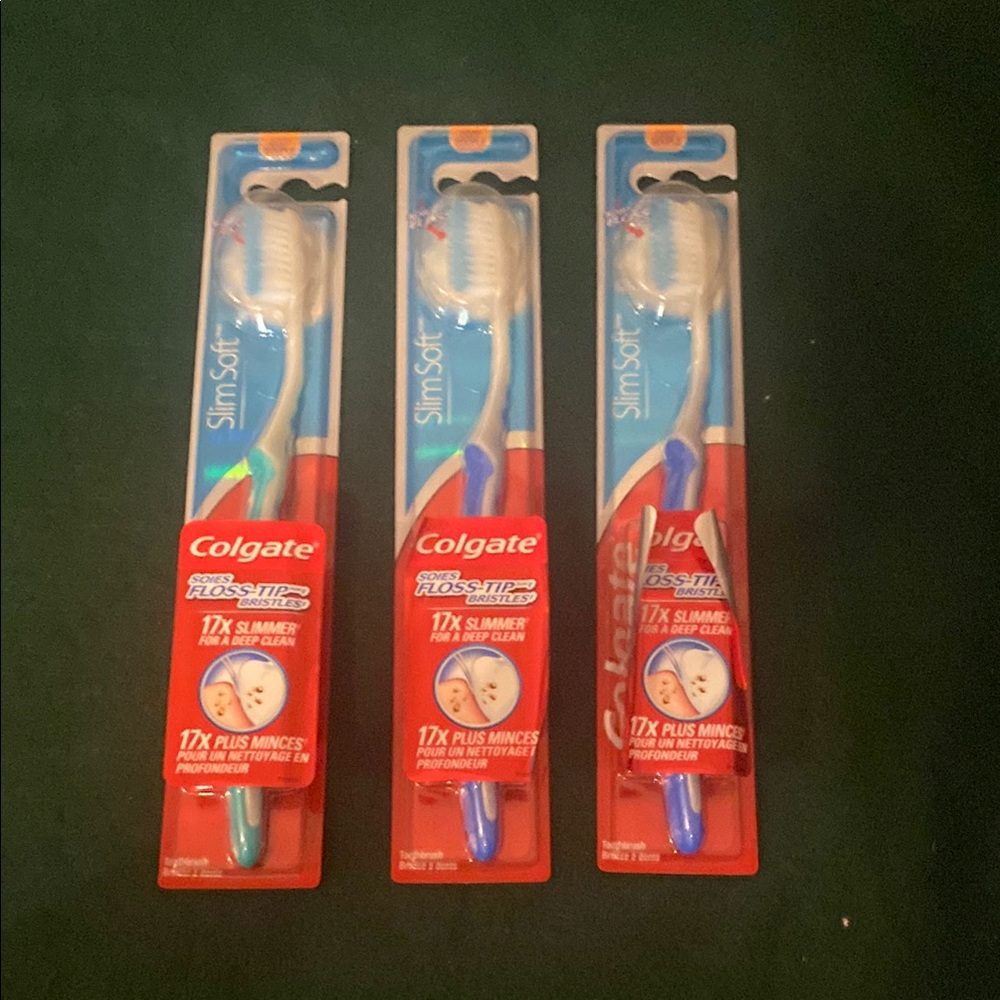 Colgate Floss-Tip Bristles 17 X Slimmer for a Deep Clean